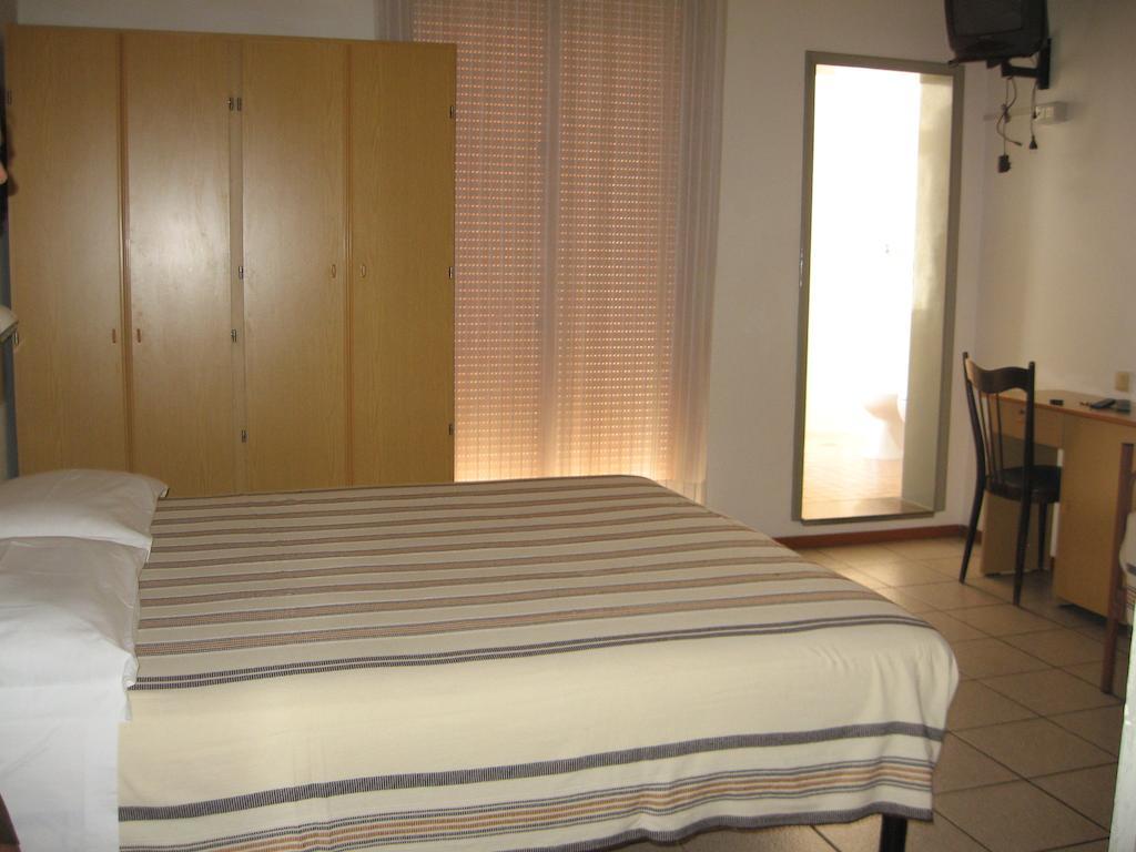 Hotel Eleonora Rimini Bilik gambar