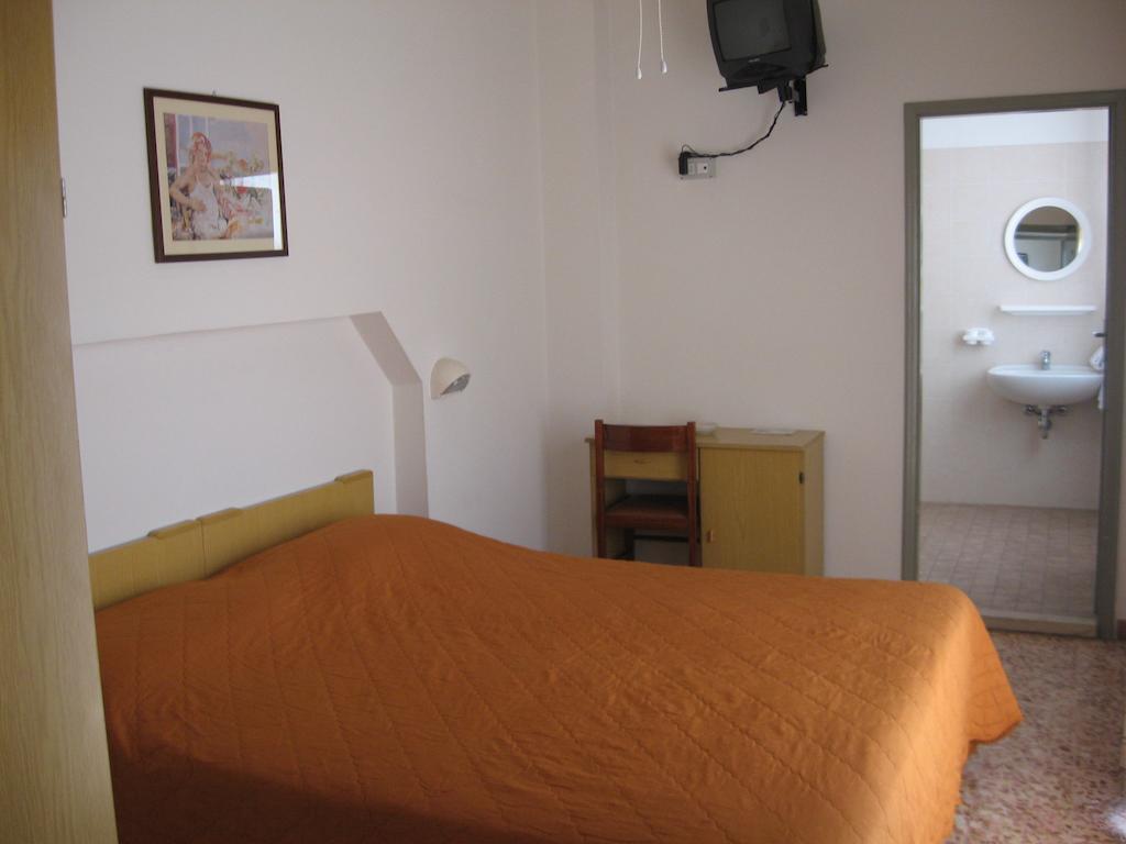 Hotel Eleonora Rimini Bilik gambar